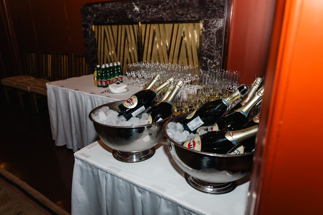 Firemní fotograf Praha. Dana Lišková — Empatická fotografka | Introspektivní umělkyně | Neurodivergentní koučka| Zakladatelka Artepy.cz