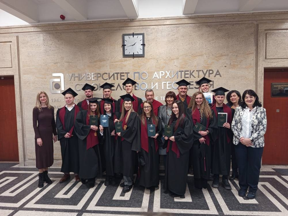 Нови тоги и шапки за дипломиране на студенти от УАСГ