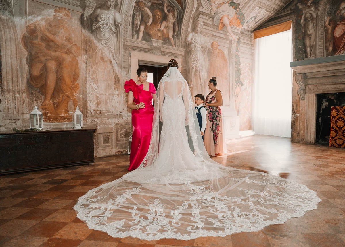 Matrimonio a Villa Godi Malinverni | Destination Wedding Italy | Lorenzo Mazzega Wedding. Lorenzo Mazzega Wedding | Fotografo Matrimonio Milano | Stile Fashion & Editoriale