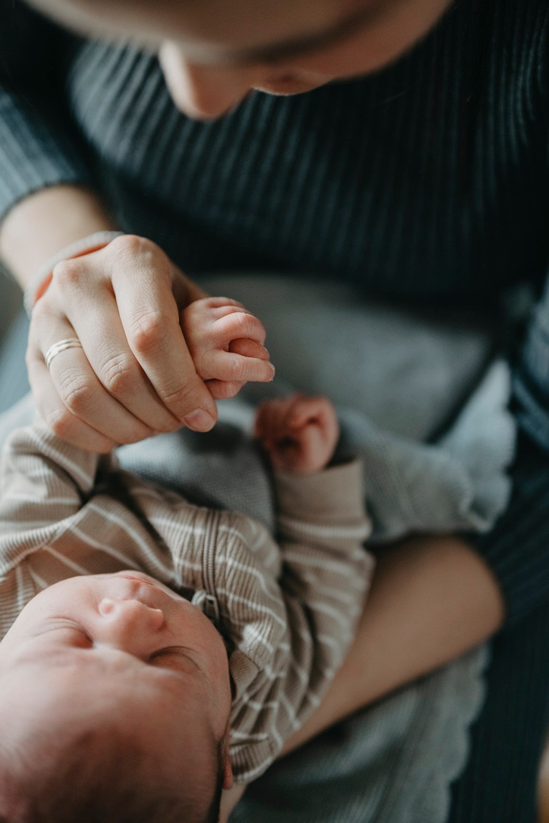 Kad je ljubav postala jos veca — porodicno fotografisanje kod kuce. Deciji i porodicni fotograf u Beogradu Oksana Skendzic