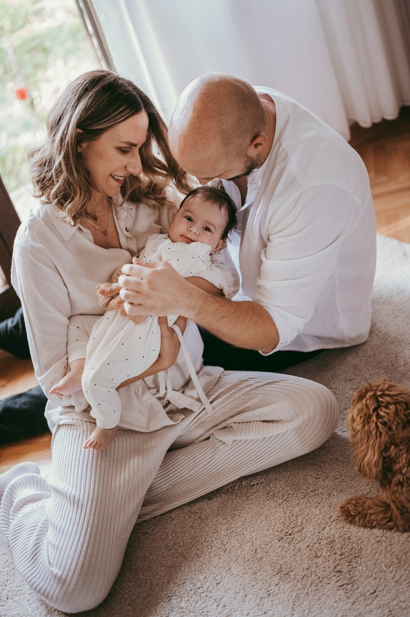 Katarina, Marko i Elena / porodicno fotografisanje kod kuce. Deciji i porodicni fotograf u Beogradu Oksana Skendzic