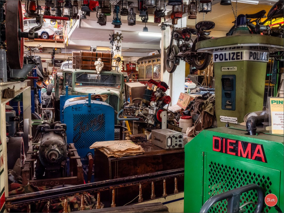Удивительное место - частный музей старинного хлама - Fahrzeugmuseum. Photographe à Strasbourg | Portraits, Studio, Enfants, Événements