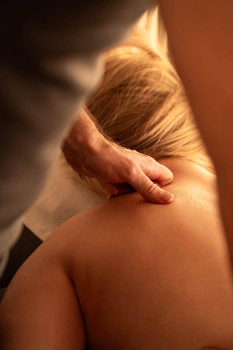 Rückenmassage Köln – Verspannungen lösen & Entspannung. Wellnessmassage & Massage Köln – Entspannung, Rückenmassage & Aromaölmassage