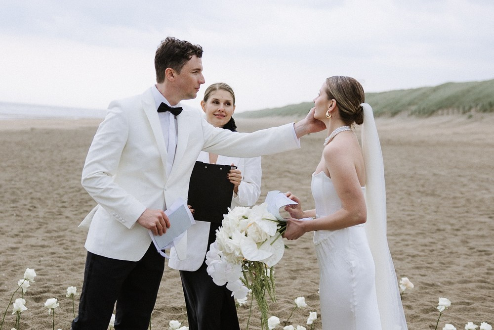 Anastasia & Alex (Freie Trauung am Meer in Holland - nur zu zweit). Hochzeitfotografin Düsseldorf, NRW Nadja Holzmann