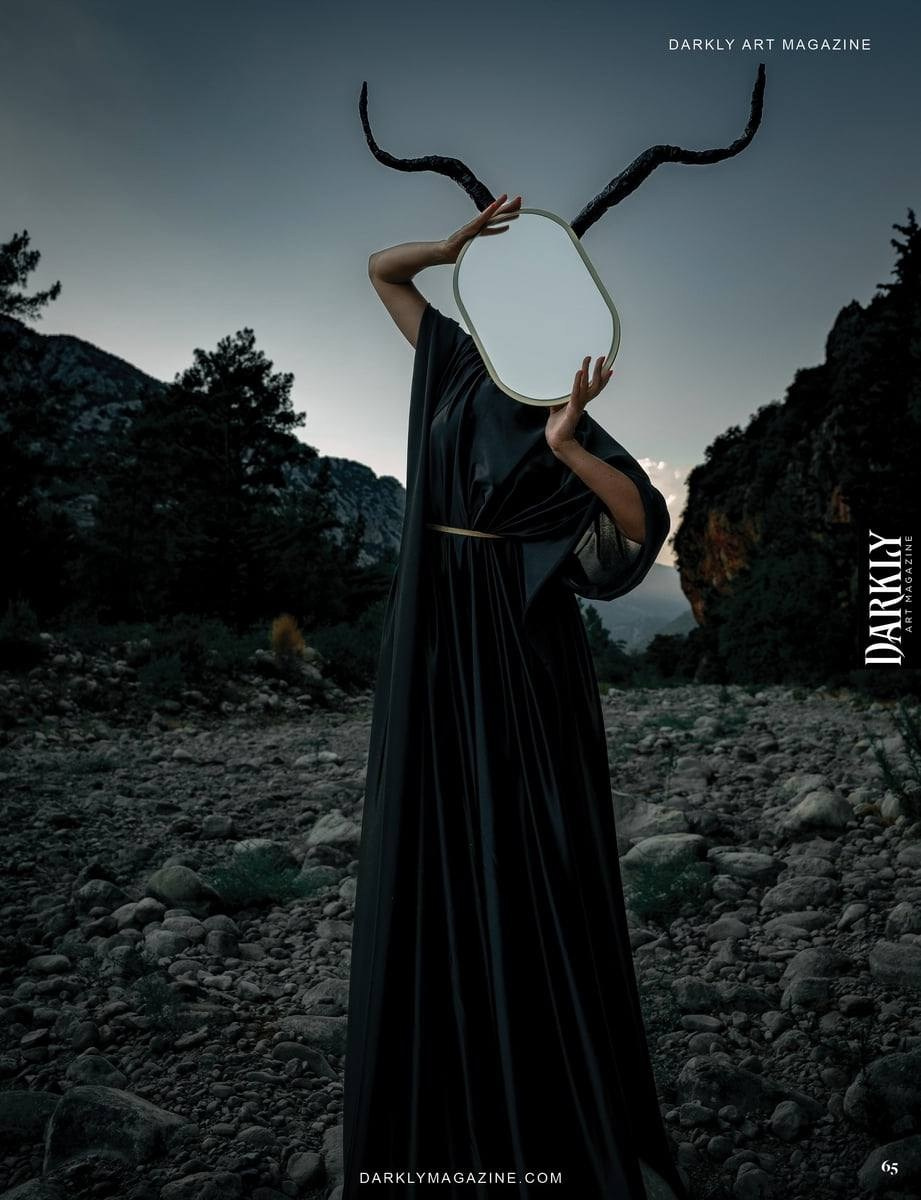 HALLOWEEN (DARKLY MAG). UNRATED PHOTO