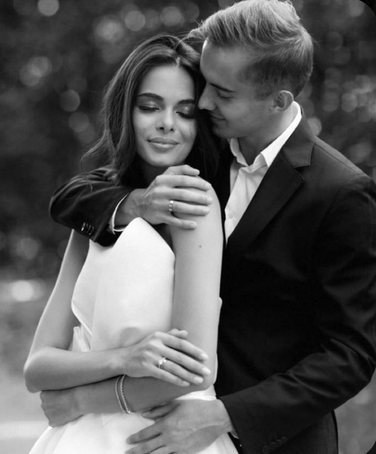 Posa di base per un servizio fotografico di coppia