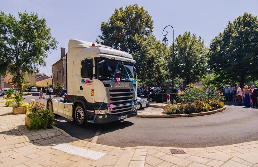 Julie & Denis | Mariage style Scania. Photo studio “Partage ton bonheur” — Family photographer near Châtellerault, Poitiers, and Tours
