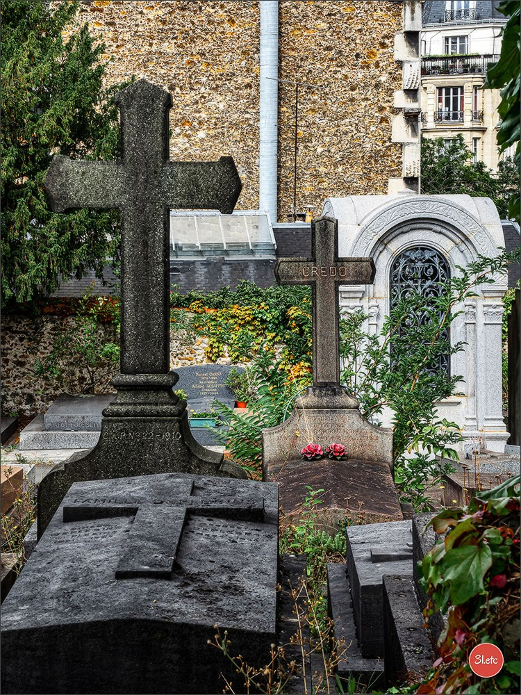 Saint-Vensant cemetery in Paris near Montmartre. Photographe à Strasbourg | Portraits, Studio, Enfants, Événements
