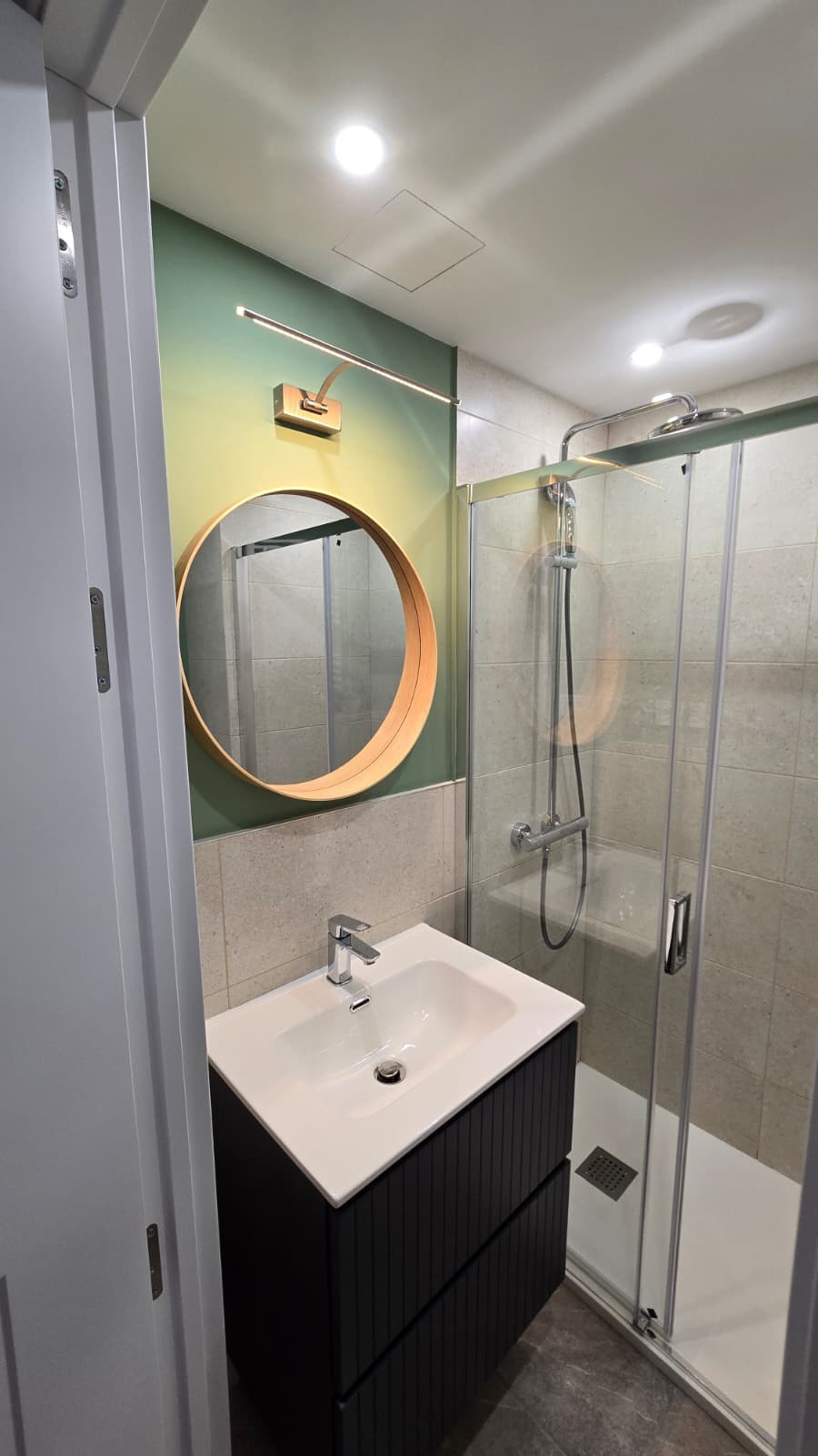 Full apartment, bathroom and kitchen renovations with acoustic insulation in Barcelona | B22 Reforma