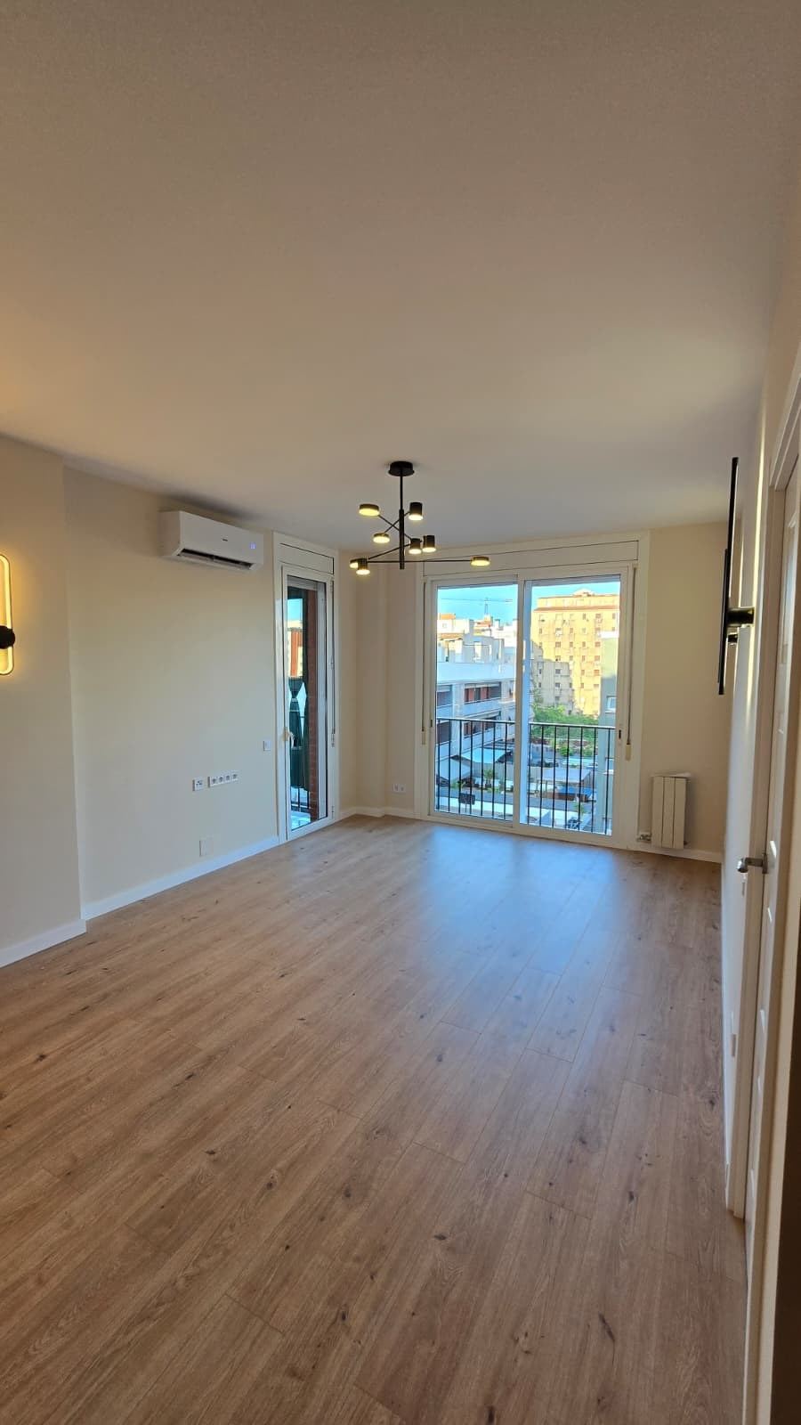 Full apartment, bathroom and kitchen renovations with acoustic insulation in Barcelona | B22 Reforma