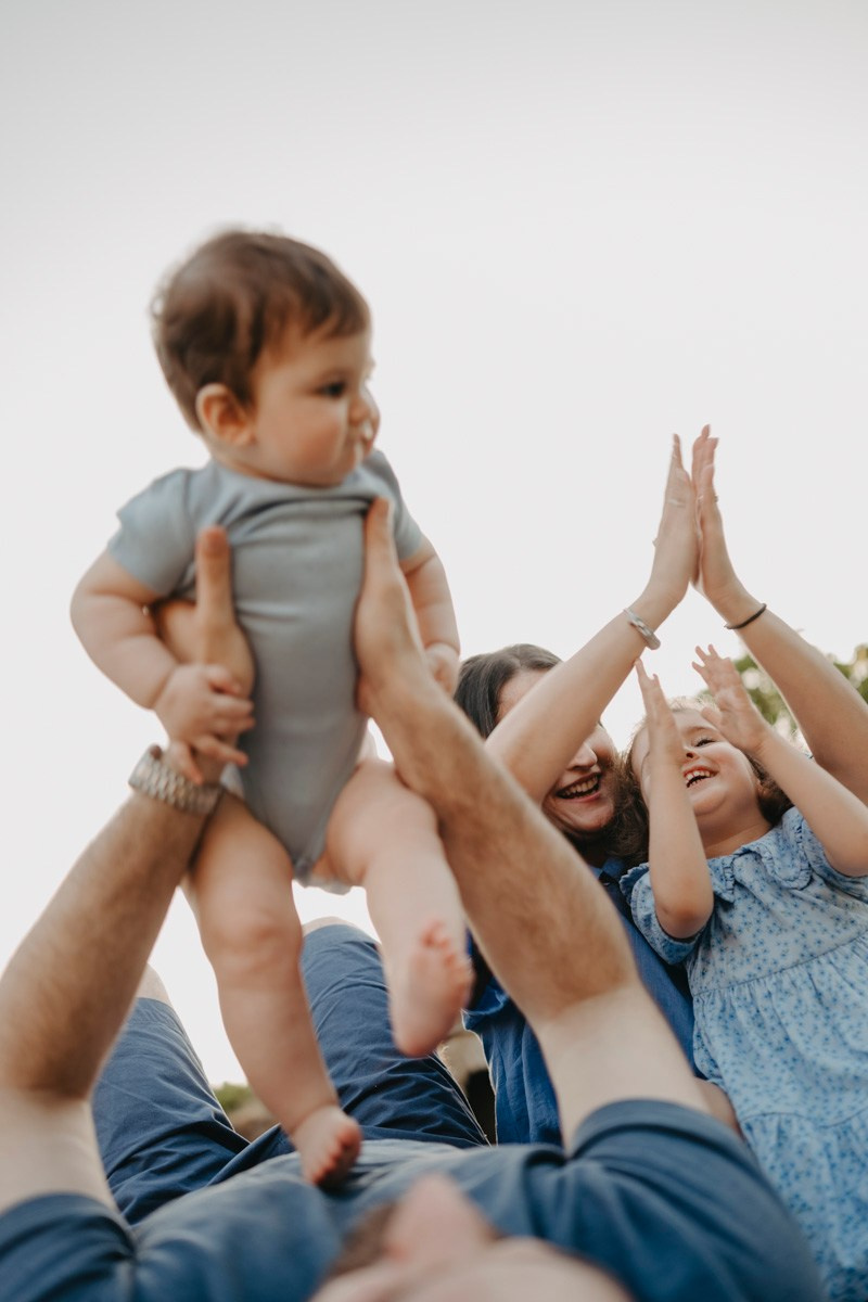 Jovana Zoran Jana i Bogdan — porodicno fotografisanje napolju. Deciji i porodicni fotograf u Beogradu Oksana Skendzic