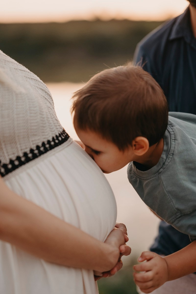 Dijana, Relja i Teo / porodicno fotografisanje napolju. Deciji i porodicni fotograf u Beogradu Oksana Skendzic