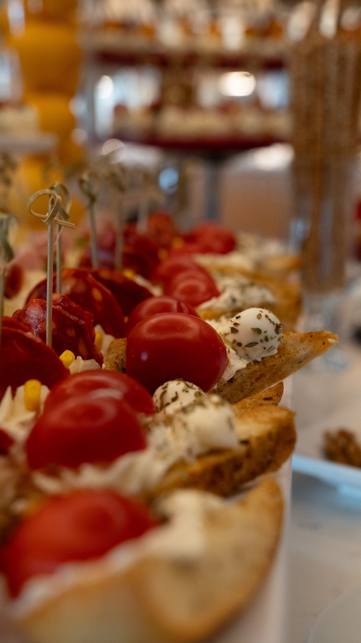 Astoria. Creste si calatoreste