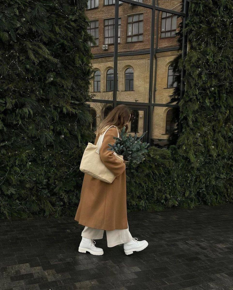 ПОДГОТОВКА К РОЖДЕСТВЕНСКОЙ СЪЁМКЕ НА ЯРМАРКЕ. Фотограф Лейпциг