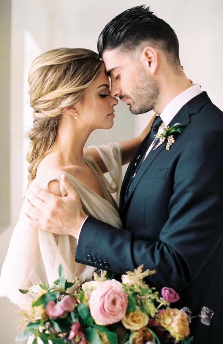 Posa di base per un servizio fotografico di coppia