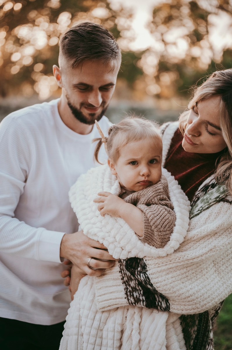 Anastasija, Aleksej i Agata / porodicno fotografisanje napolju. Deciji i porodicni fotograf u Beogradu Oksana Skendzic