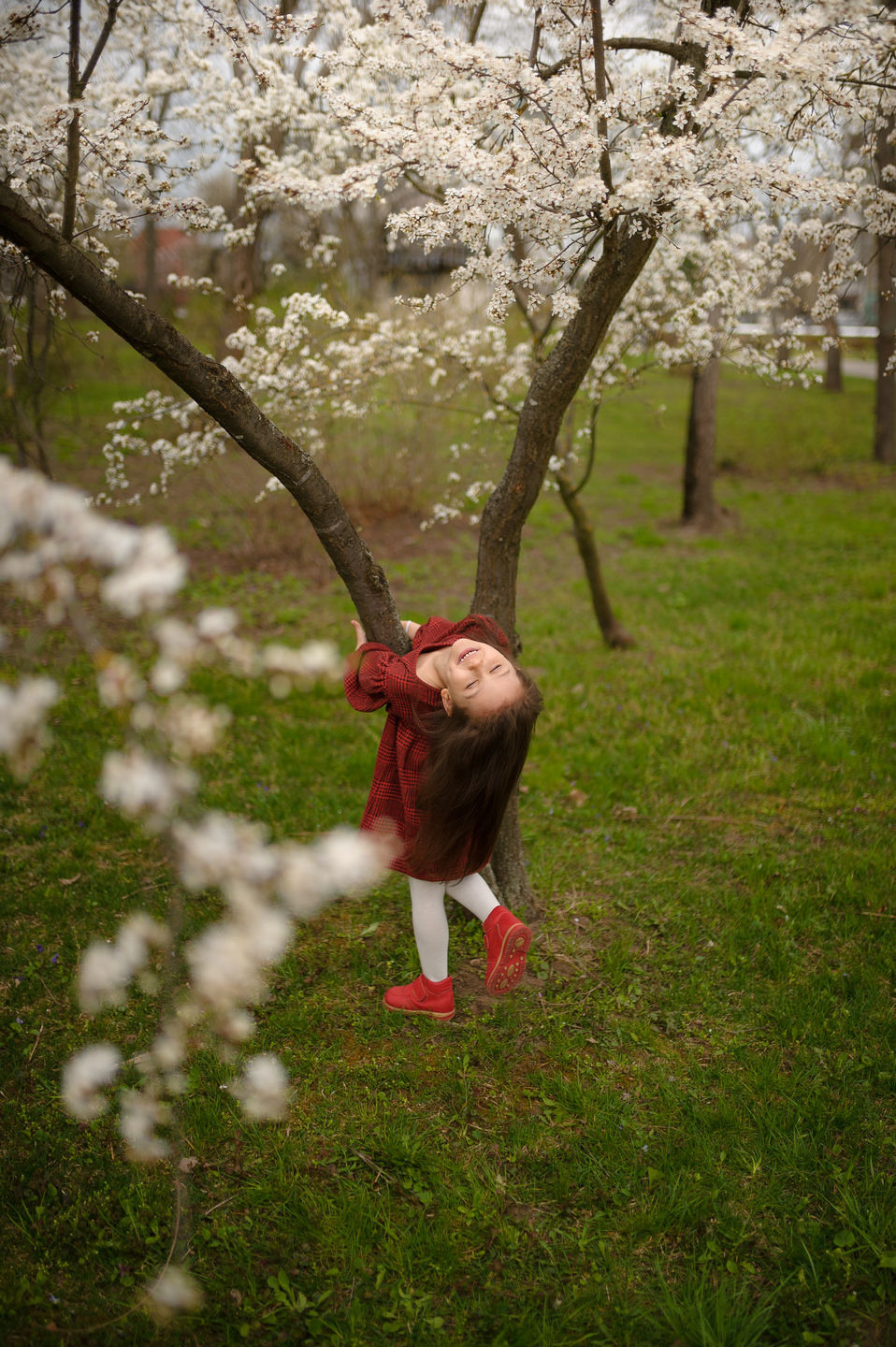 Весенняя Фотосессия Софии с Мамой. Семейный фотограф в Кишинёве THOMAS SHTIFT