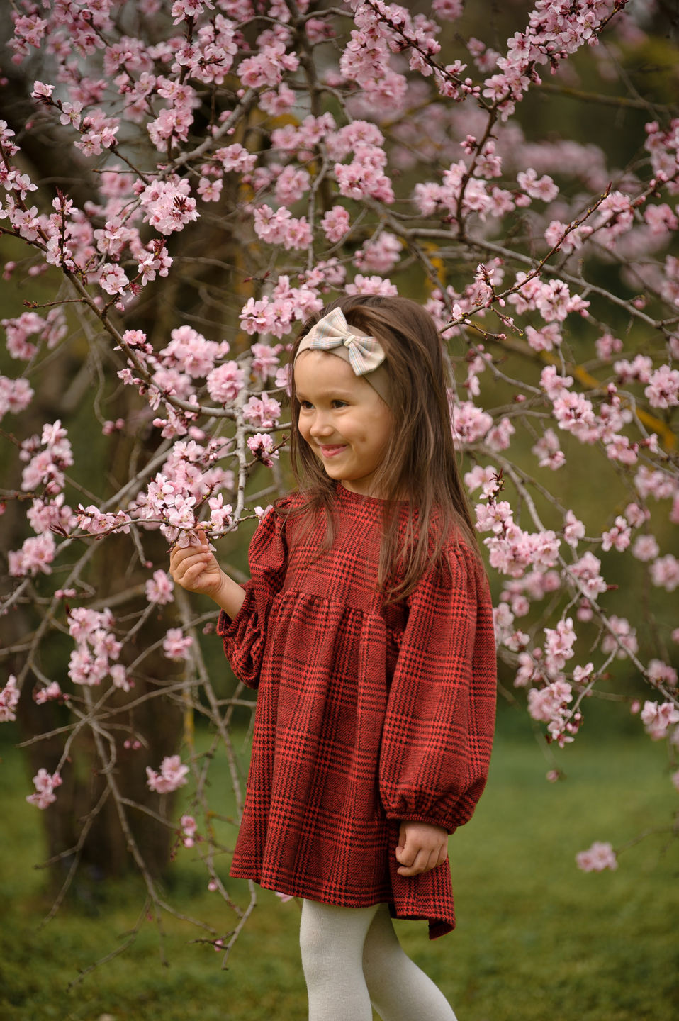 Весенняя Фотосессия Софии с Мамой. Семейный фотограф в Кишинёве THOMAS SHTIFT