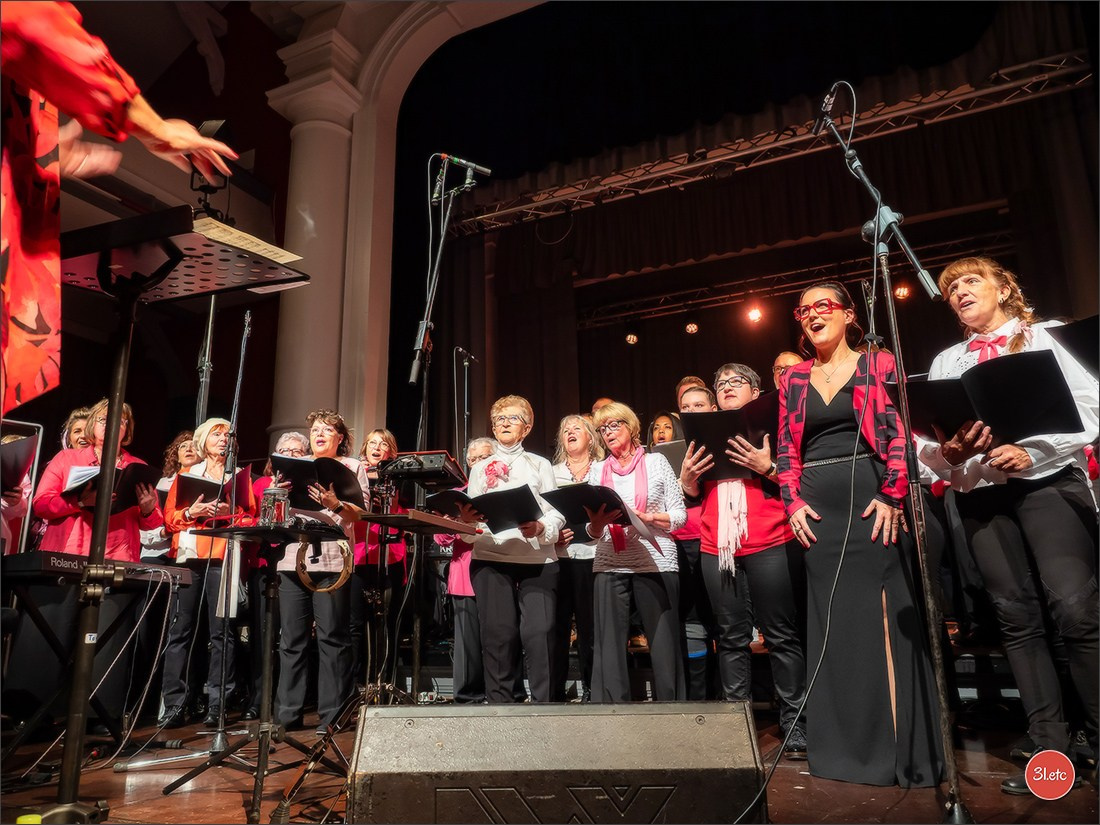 Christel Kern, c’est la petite dame en rose