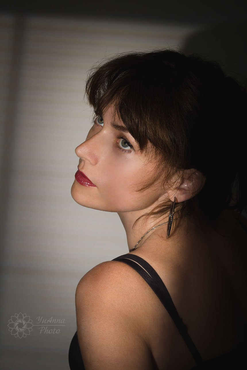 Studio Solo Portrait. YuAnna studio. Family & Kids Photographer in Seattle area, located in