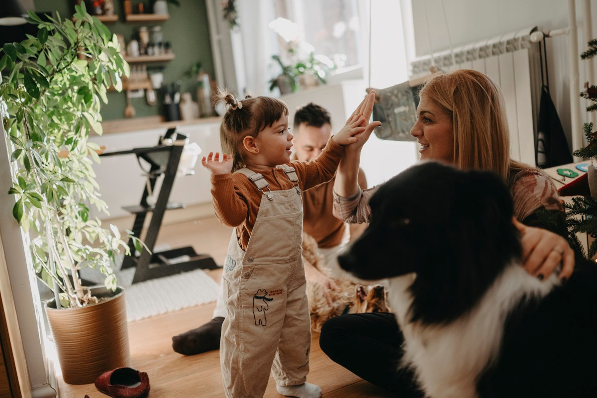 Natasa, Ema i Lazar — porodicno fotografisanje kod kuce. Deciji i porodicni fotograf u Beogradu Oksana Skendzic