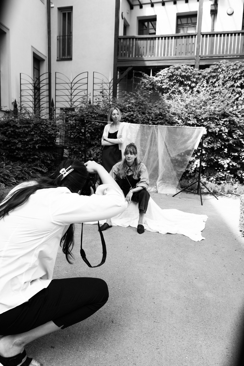 Backstage fotografie. Dana Lišková — Empatická fotografka | Introspektivní umělkyně | Neurodivergentní koučka| Zakladatelka Artepy.cz