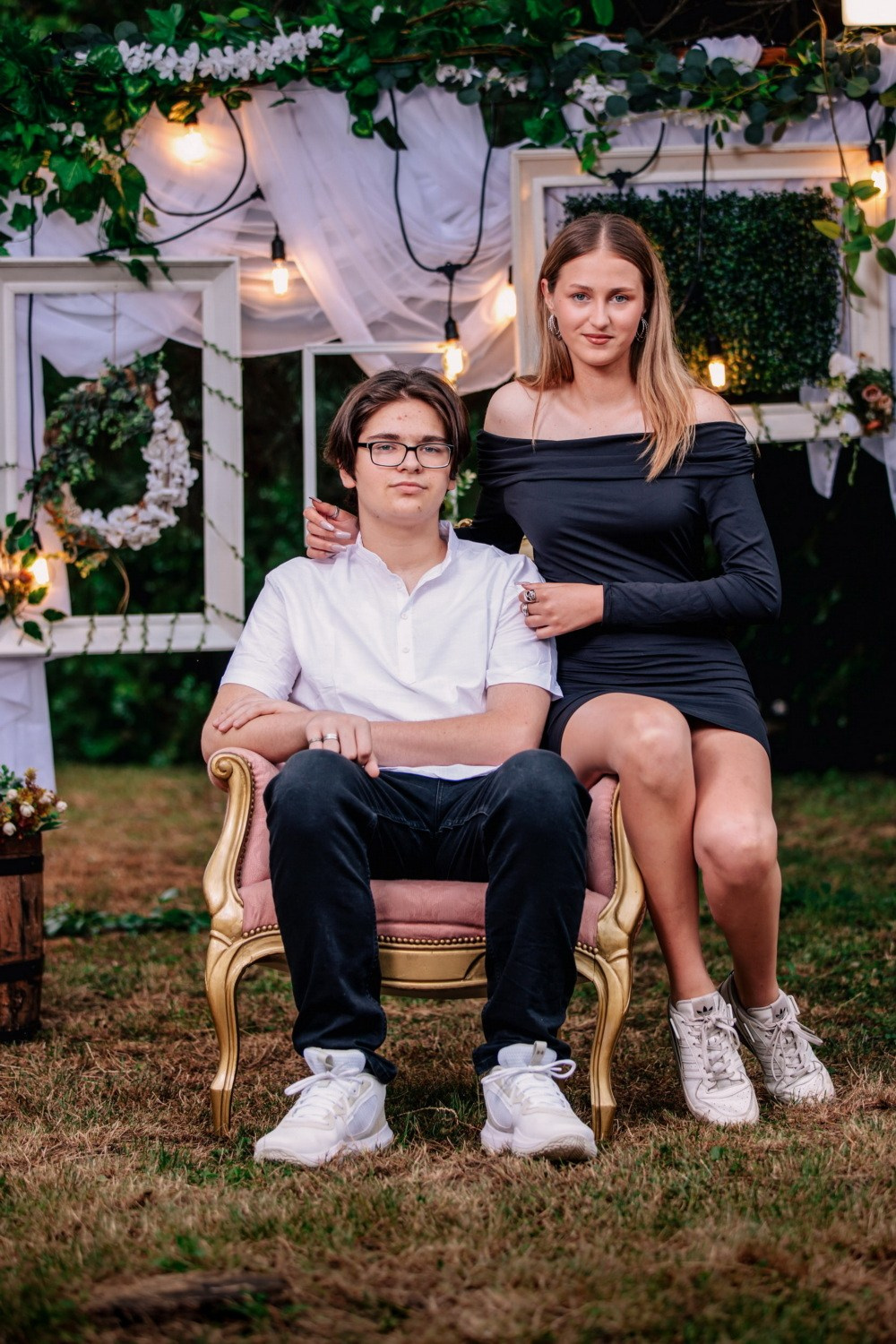 MATURSKA FOTOGRAFISANJA. Fotografi iz Backog Petrovca David i Andrea Stojanovic