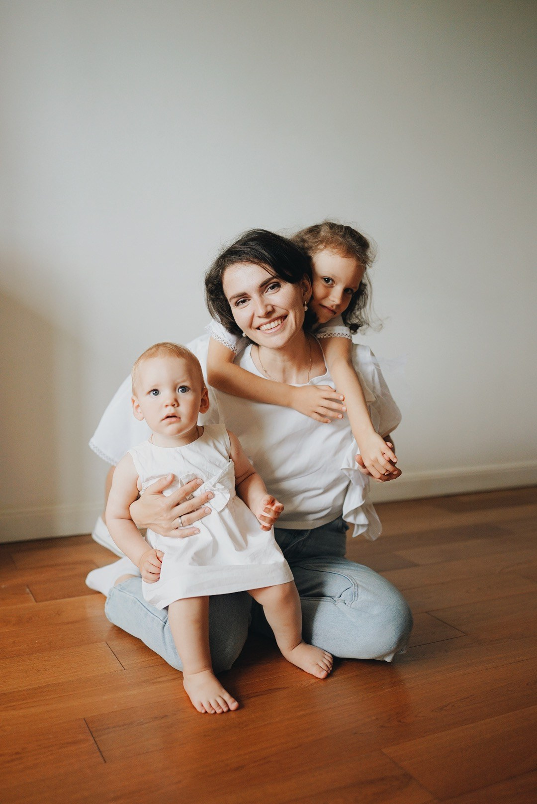 Okhota’s family. Professional Photographer Abu Dhabi, Dubai — Yulia Ismoilova | 2025