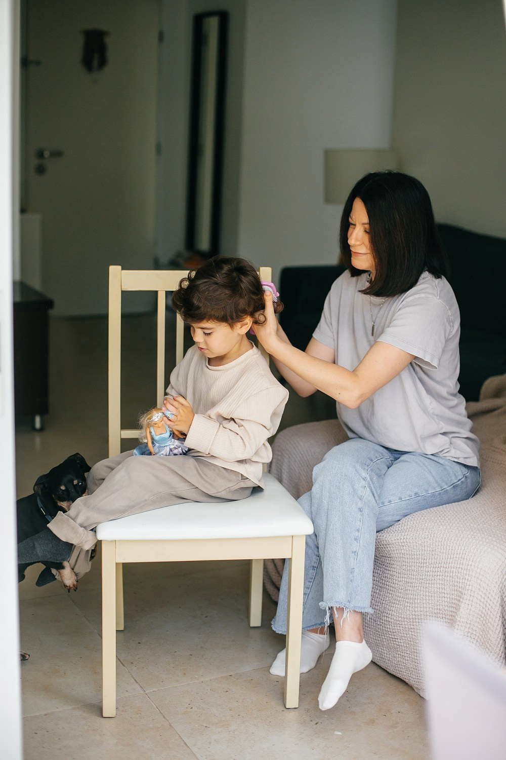 Mom&daughter at home. Family photographer in Israel