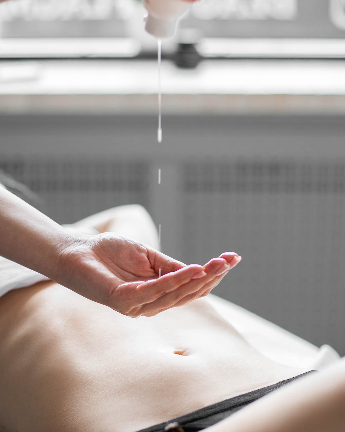 Massage salon. Professional wedding photographer in Copenhagen, Denmark — Julia Byron