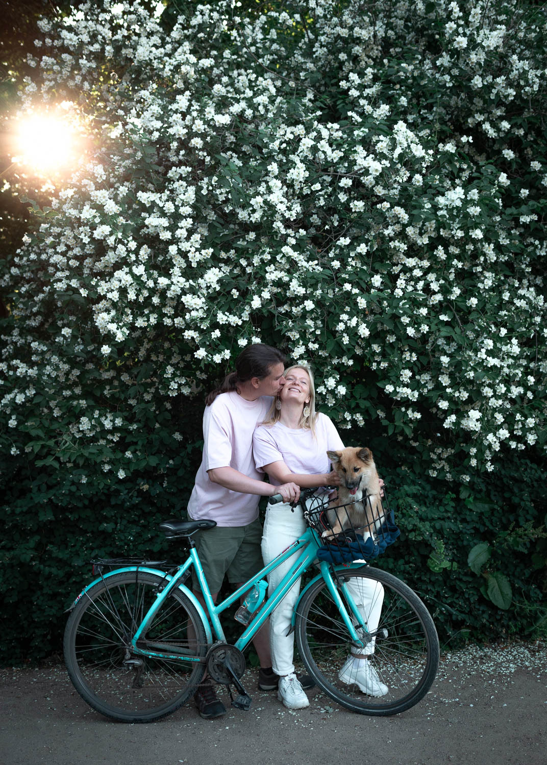 Family with dog. Professional wedding photographer in Copenhagen, Denmark — Julia Byron