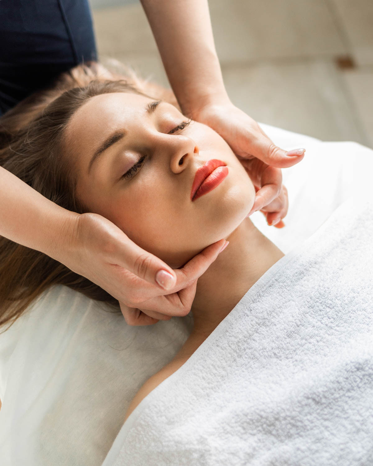 Massage salon. Professional wedding photographer in Copenhagen, Denmark — Julia Byron