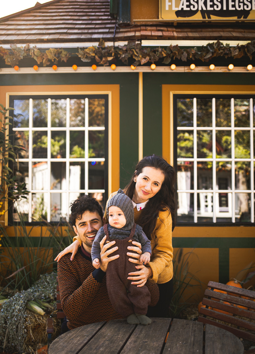 Autumn Tivoli. Professional wedding photographer in Copenhagen, Denmark — Julia Byron