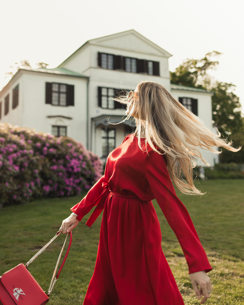 Lily. Professional wedding photographer in Copenhagen, Denmark — Julia Byron