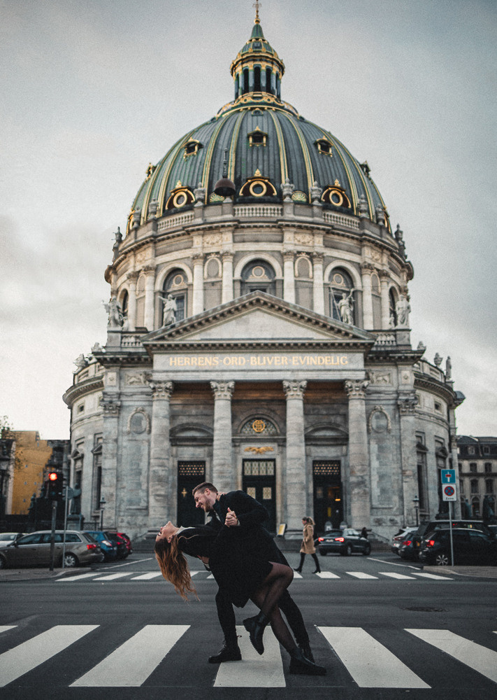 Marmorkirke. Professional wedding photographer in Copenhagen, Denmark — Julia Byron