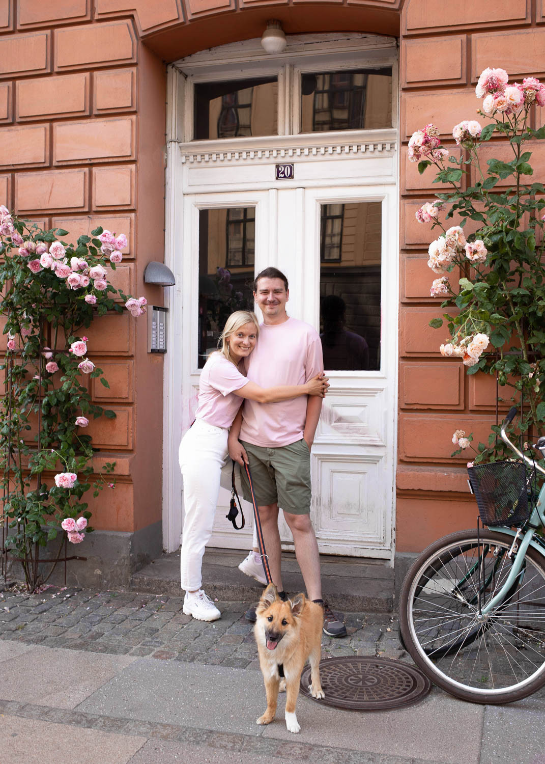 Family with dog. Professional wedding photographer in Copenhagen, Denmark — Julia Byron