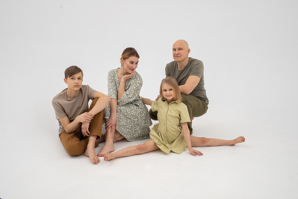 Stylish family photo session. Professional wedding photographer in Copenhagen, Denmark — Julia Byron