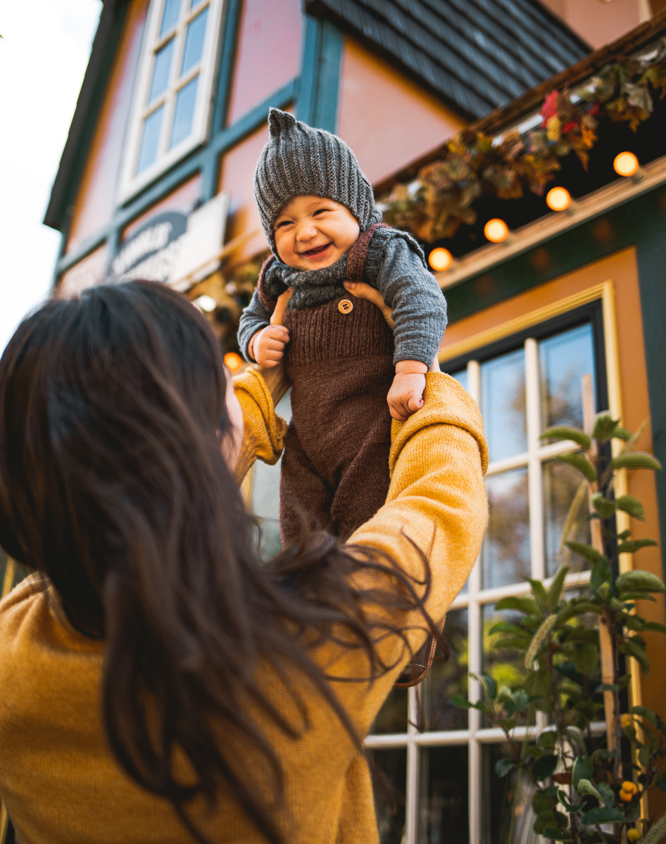 Autumn Tivoli. Professional wedding photographer in Copenhagen, Denmark — Julia Byron
