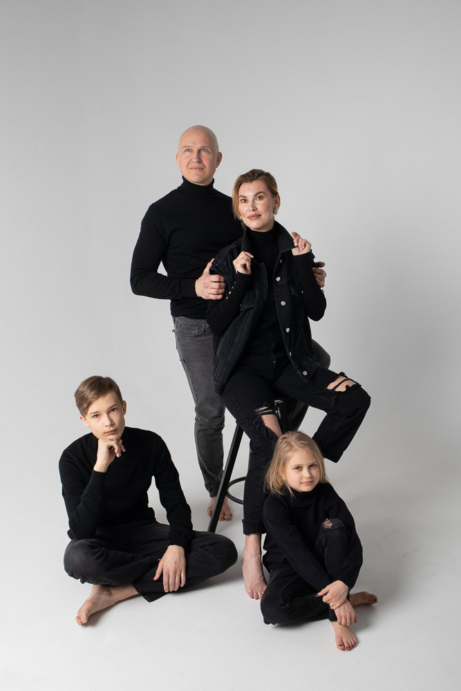 Stylish family photo session. Professional wedding photographer in Copenhagen, Denmark — Julia Byron