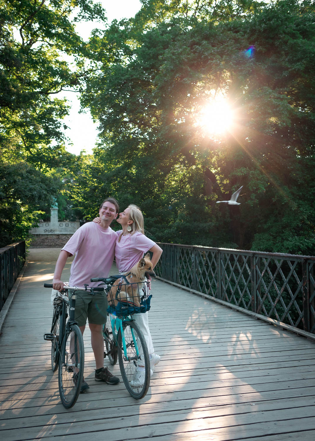 Family with dog. Professional wedding photographer in Copenhagen, Denmark — Julia Byron