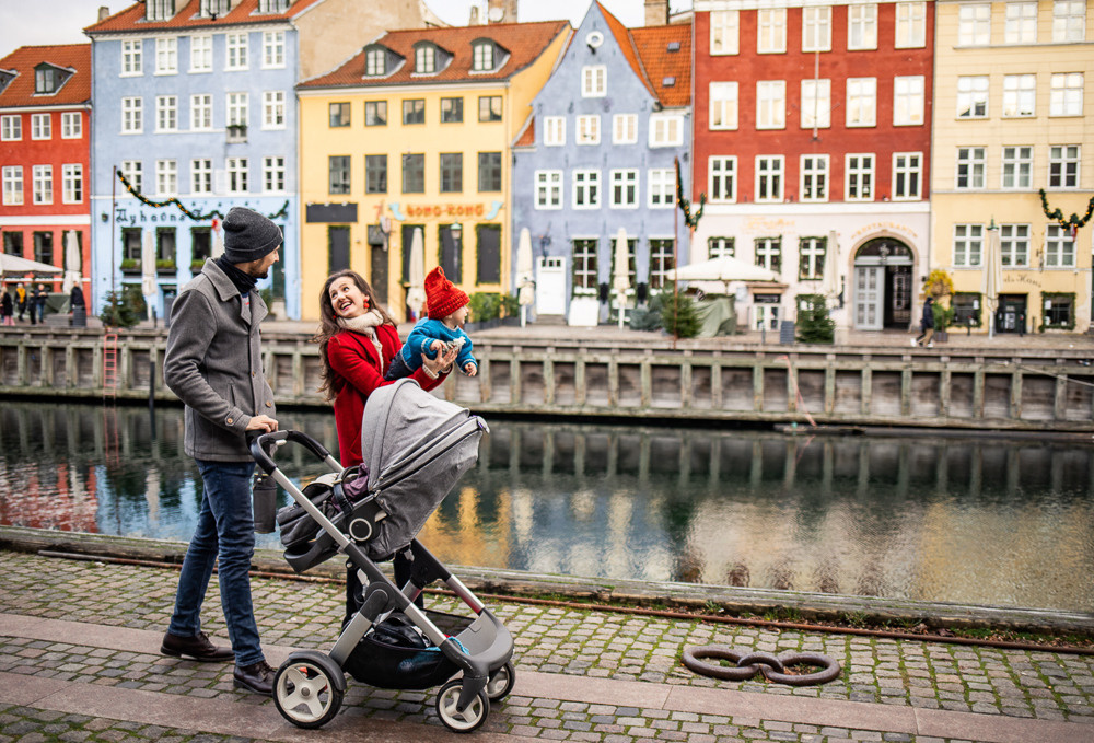 Ny havn. Professional wedding photographer in Copenhagen, Denmark — Julia Byron