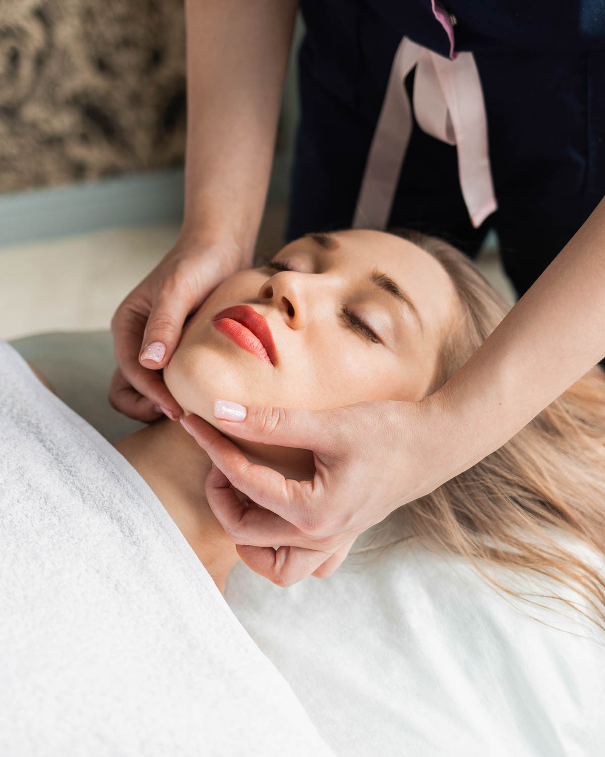 Massage salon. Professional wedding photographer in Copenhagen, Denmark — Julia Byron