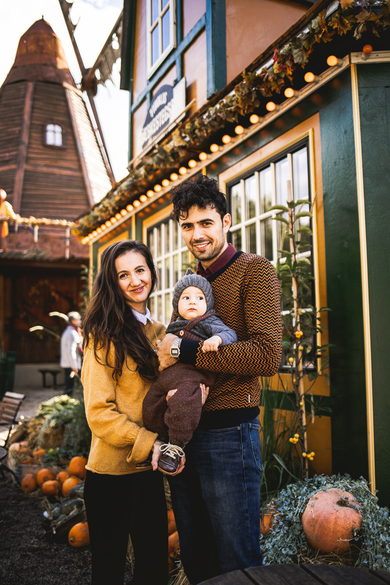 Autumn Tivoli. Professional wedding photographer in Copenhagen, Denmark — Julia Byron