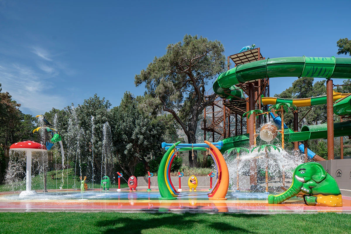 NG PHASELIS BAY. Lero Photographer and a set designer|individual custom portrait and advertising photography in Zutphen