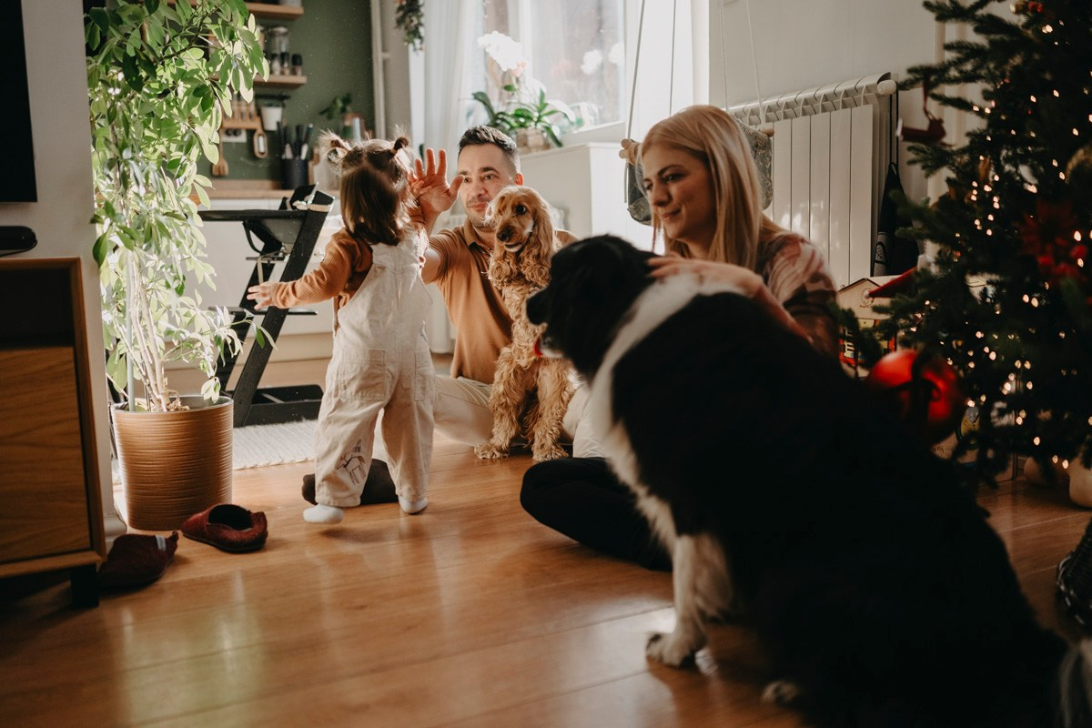 Natasa, Ema i Lazar — porodicno fotografisanje kod kuce. Deciji i porodicni fotograf u Beogradu Oksana Skendzic