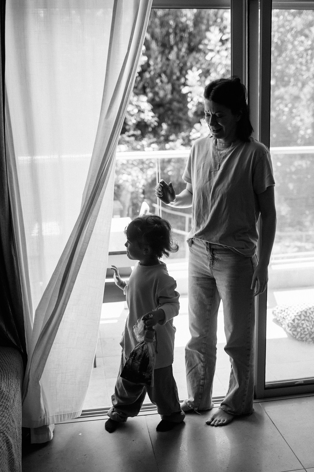 Mom&daughter at home. Family photographer in Israel