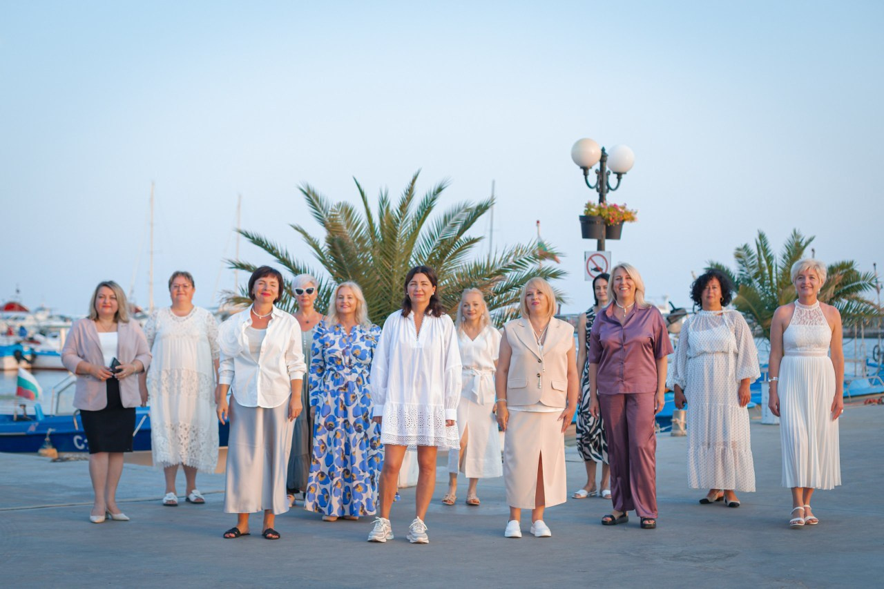 Мнения за фотограф Светлана Кънева. Фотограф Бургас. Фотосесии в студио и на открито, портрети, заснемане