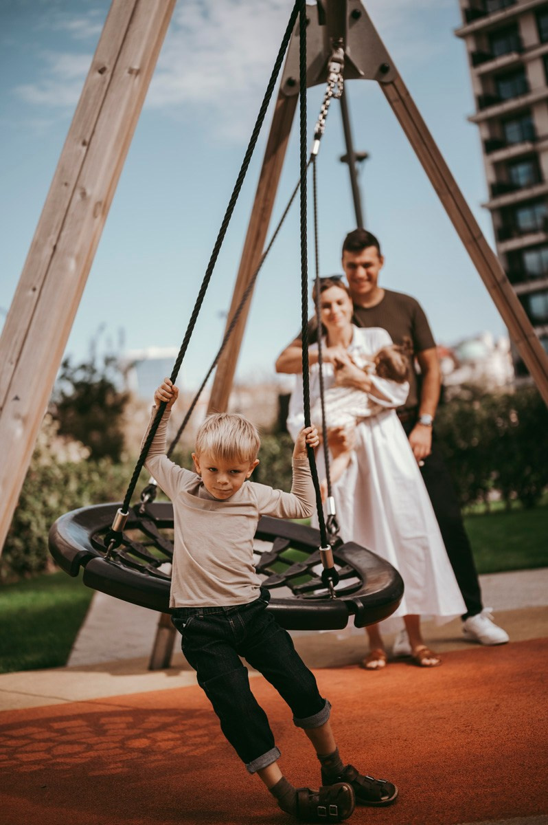 Kristina, Martin, Petra i Novak / porodicno fotografisanje napolju. Deciji i porodicni fotograf u Beogradu Oksana Skendzic