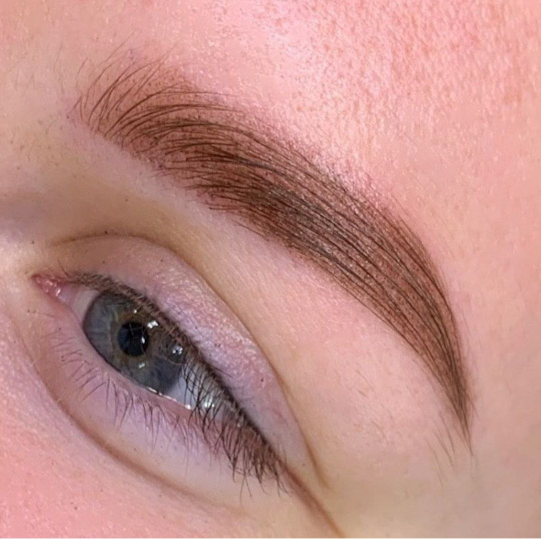 Permanent Make-up Augenbrauen. Permanent Make-up und Tattoo Artist in Wolfsburg-Gardelegen Anna Knaus
