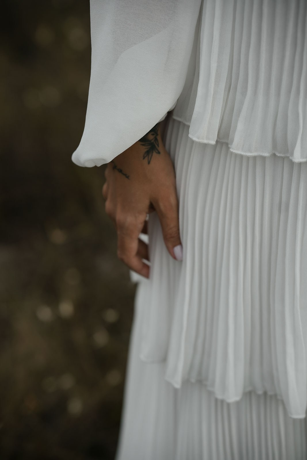 Larissa e Rafael durante ensaio pré-casamento em Lavras Novas, Minas Gerais. Fotografias documentais e atemporais ao pôr do sol feitas por Edu e Josi Fotografia, fotógrafos de casamento em Belo Horizonte.